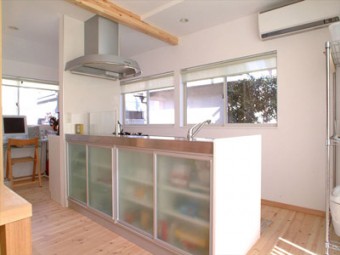 白を基調に明るくシンプルに 白を基調に明るくシンプルに